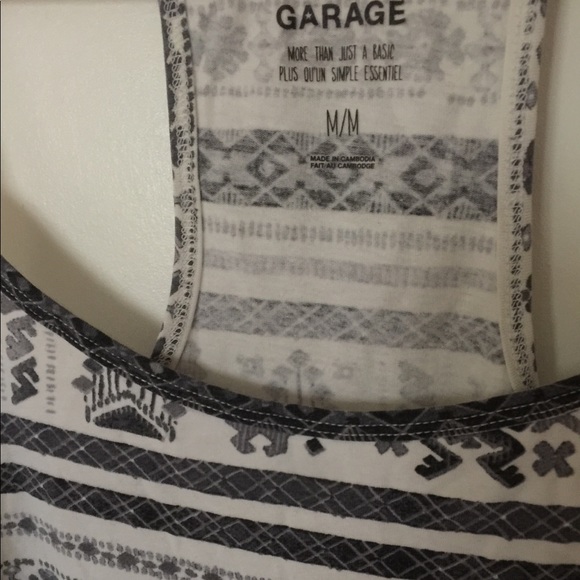 Patterned Cami 2/12 ✨ - Picture 2 of 2